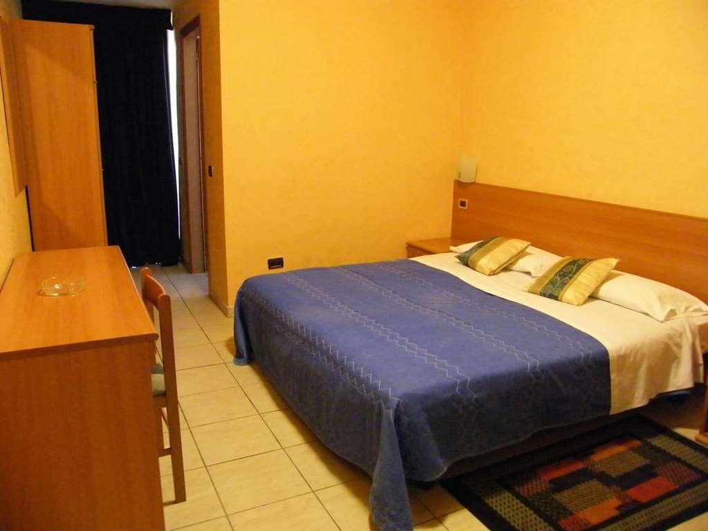 Hotel Residence Memmina Frosinone Habitación foto