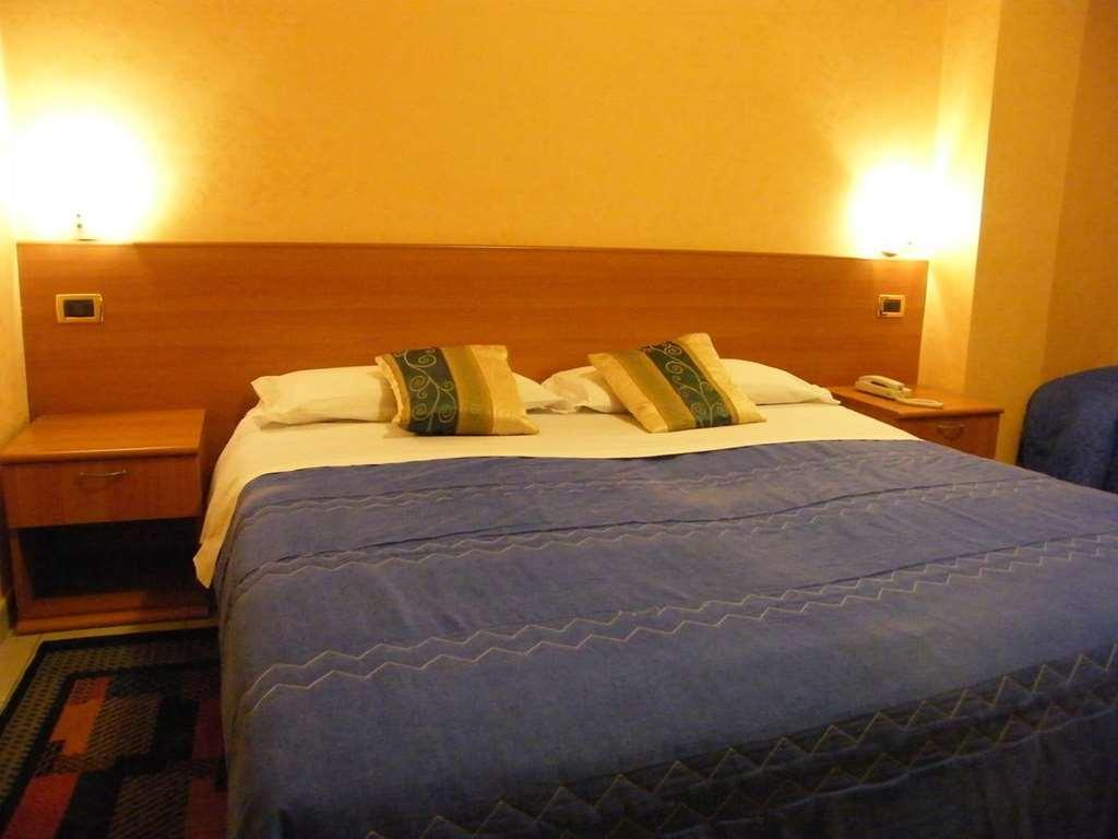 Hotel Residence Memmina Frosinone Habitación foto
