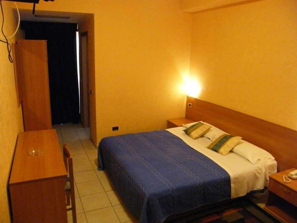Hotel Residence Memmina Frosinone Habitación foto